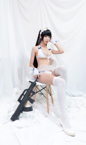 人气动漫Coser@爱老师_PhD 玉玲珑 95式 泳装 在现浏览