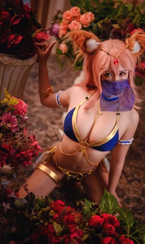 微博红人Coser@抱走莫子aa Cosplay玉藻前 在现浏览