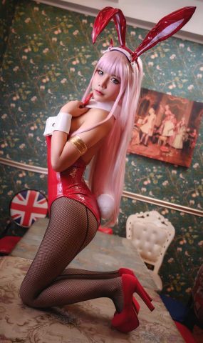 微博红人Coser@抱走莫子aa 兔女郎 在现浏览