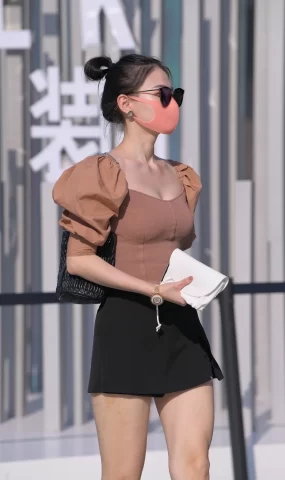 唯美街拍 NO.1000 戴着墨镜的漂亮小解解 [71P]