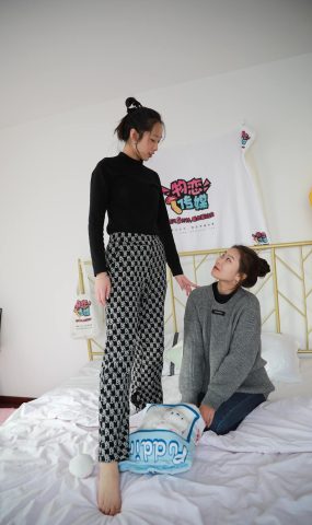 勿恋传媒 NO.657 闺蜜-雪里双生 (2) [70P]