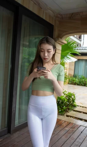 唯美街拍 NO.1069  白色仅身瑜伽裤美女 (1) [84P]