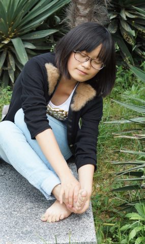 自由摄影 No.089 石凳上按摩玉足 [55P]