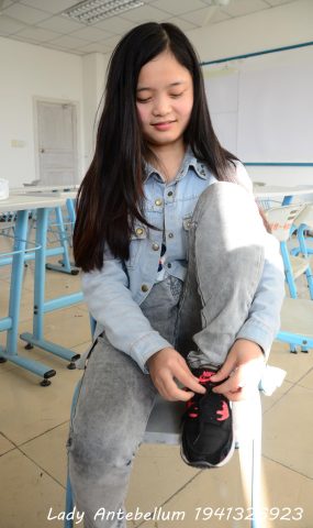 [战前女神] 美腿镁足精品摄影套图 076 [52P]