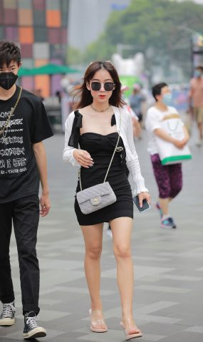 精选街拍作品 NO.1688 四九城嘎子街拍作品 – 美腿女友[88P]