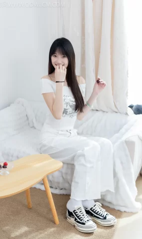勿恋传媒 NO.2670 山奈-帆布鞋、白棉袜、薄黑丝[156P]