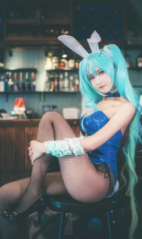 微博妹字三度 – 琴女兔女郎 [41P]