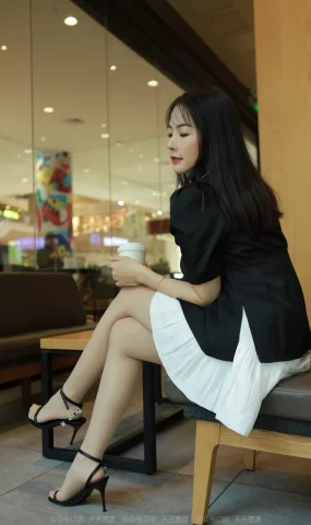 [IESS异思趣向] 2022.05.06 丝享家1080：小金《简约黑色凉鞋[85P]