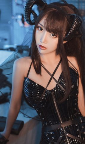 面饼仙儿 – 束腰魅魔[28P]