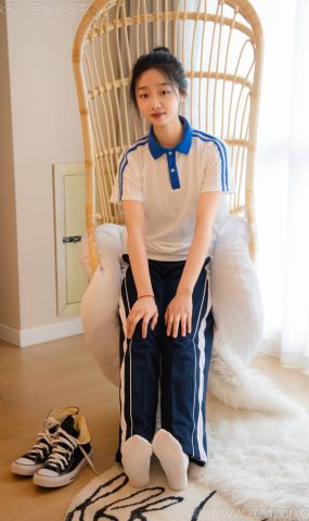 足愉心 NO.031 奶芙（搭配：校服、帆布鞋、白色棉袜、裸足）[110P]