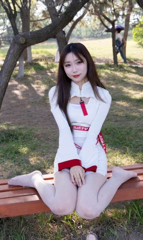 勿恋传媒 NO.2471 泡泡-高跟鞋、油亮薄白丝[92P]