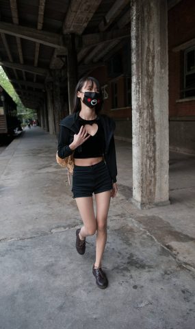 唯美街拍 NO.667 足球场肉丝美腿小解解口罩掩盖不住你的微笑（二） [90P]