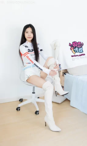 勿恋传媒 NO.2575 茯苓-高跟长靴、白棉袜、裸足[184P]