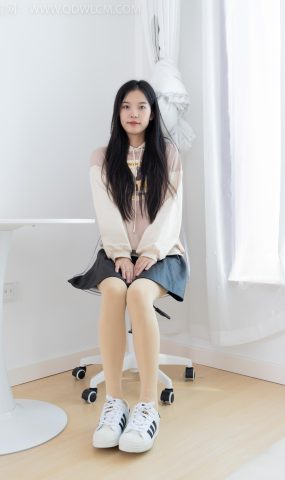 勿恋传媒 NO.1748 茯苓-肆意奔跑[150P]