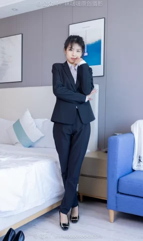 [BoBoSocks袜啵啵]NO.489 奶油 两双高跟鞋、薄肉丝、ol至服裤里丝、黑色美甲[151P]