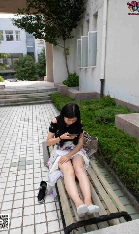 勿恋传媒 No.029 00后大二大眼睛女生哦。肉丝和小脚丫登场[154P]