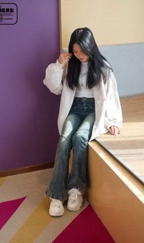 御足摄影 NO.017 – 咖色袜裸足[93P]