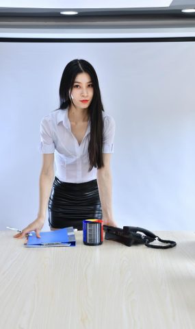 魔镜街拍 NO.142 被女上司留下了 [52P]