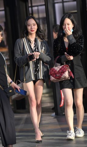 精选街拍作品 NO.1562 魂魂街拍作品 – 迷人的长腿妹儿[31P]