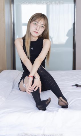 [BoBoSocks袜啵啵]NO.219 稚予-板鞋、拖鞋、厚黑丝、蕾SI黑丝[140P]