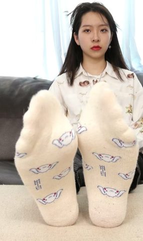 [Sexy Asian Girls Feet] NO.035-初恋般记忆的小女生YIYI近距离秀脚 [239P]
