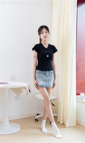 勿恋传媒 NO.2399 小夏-板鞋、白棉袜、裸足[111P]