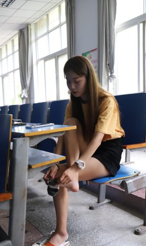 大西瓜爱牙膏-2020 01X活动 模特1（一） 教室热裤短袜 (1) [72P]