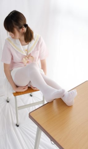 喵写真 VOL.007 课桌上白丝水手服