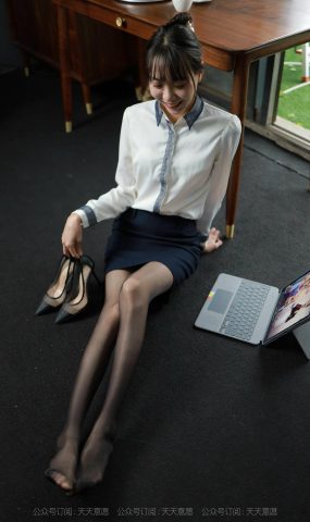 [IESS异思趣向]2021.11.14 丝享家974：团团《长腿打字员》[99P]