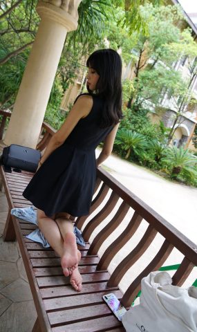 自由摄影 No.027 妹纸公园连衣裙裸足 [64P]