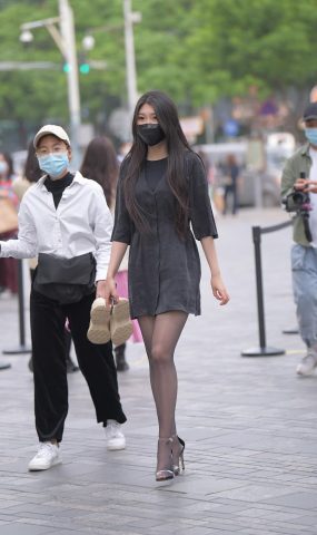 精选街拍作品 NO.1573 红石街拍作品 – 又遇黑丝美女[21P]