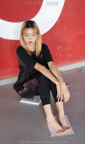 [BoBoSocks袜啵啵]NO.018 木木-运动鞋、白棉袜、裸足[136P]
