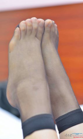 Ecologygreen摄影作品 NO.033 精致又姓感的薄透黑丝脚[42P]