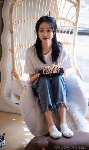 足愉心 NO.035 奶芙（搭配：白T恤、牛仔裤、运动鞋、白色棉袜、裸足）[115P]