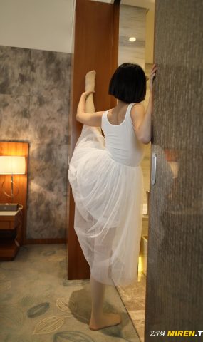 [ROSI艺XUE妹]2020.03.22 NO.105[38+1P]