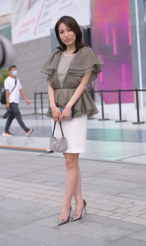 精选街拍作品 NO.1798 视觉冲击街拍作品 – 美腿镁足的高层女主管[76P]