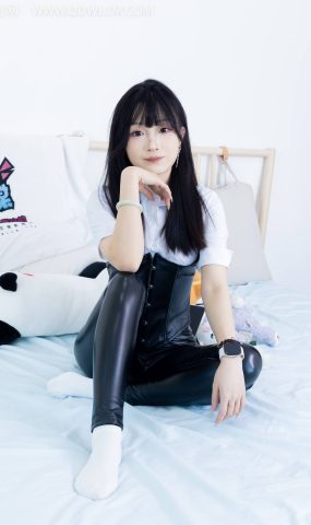 勿恋传媒 NO.2289 嘟嘟-长靴、高跟凉鞋、白棉袜、裸足[172P]