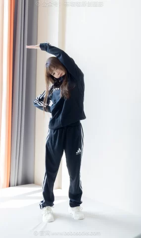 [BoBoSocks袜啵啵]NO.703 甜甜圈-运动鞋、纯白棉袜、裸足、运动套装[150P]
