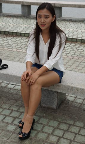 自由摄影 No.032 光脚实在难受，包里的丝袜派上用场了 [80P]