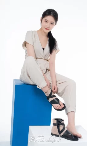 [Kelagirls克拉女神]2021.12.21《脱鞋量脚》嘉萌[30P]