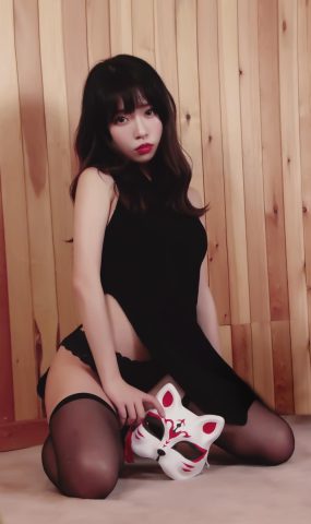 白易子教主  – 高叉毛衣[17P]