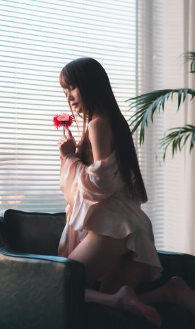星野咪兔 – 花吃了那女孩[20P]