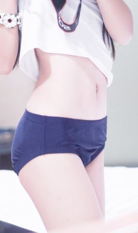 神楽板真冬 – 足控丝袜奶茶系列套图视频[5P]