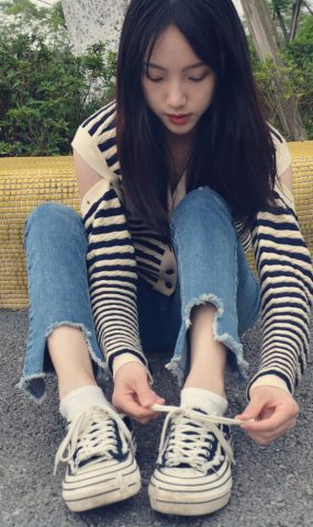 [织梦映像]NO.016 少女牛仔裤草地白袜[80P]