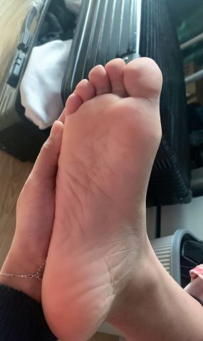 脚模面试脸足同框套路系列-094 可爱mm超近距离拍脚 [13P]