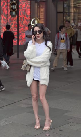 精选街拍作品 NO.1702 摄霸街拍作品 – 好白的高跟美腿[26P]