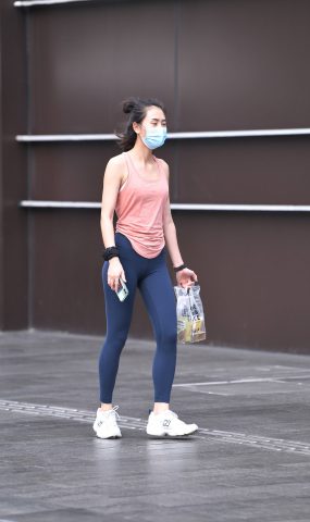 精选街拍作品 NO.1866 蓝色瑜伽裤[29P]