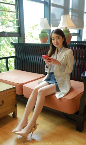 [IESS异思趣向] 耽丝 220414月佳人小婕 [90P]