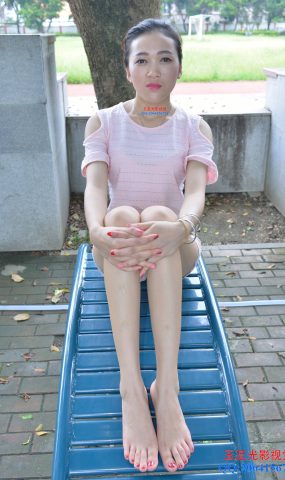Ecologygreen摄影作品 NO.034 精致又姓感的薄透黑丝脚[44P]