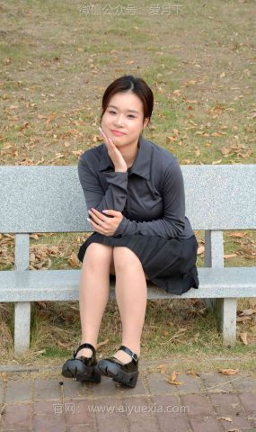 月下攝影 NO.006 茜茜~灰色小JK 這身灰色小JK被我穿出了正裝的感覺！[100P]